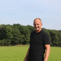 Jan und Huug Schut verwenden mehr Kräuter in ihrem Grünland