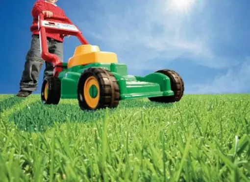 Jongen met maaier lr_CMYK_0